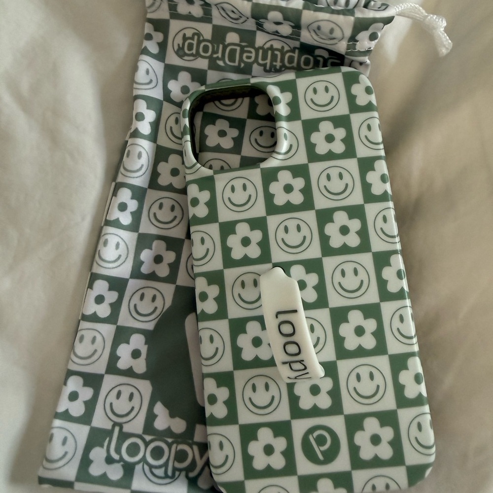 Loopy Case Green and White Smiley Flower Phone Case with Loopy Grip